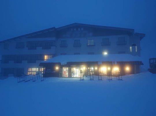 早朝の志賀高原スキー場