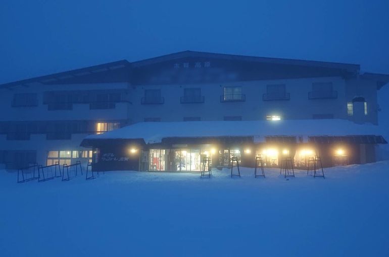 早朝の志賀高原スキー場